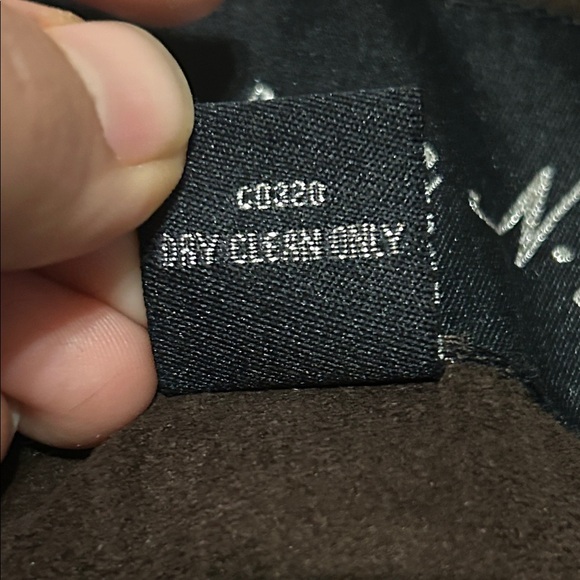 Loire NY Faux Fur Lined and Suede Wind-Blocking Pop Up Faux Fur Collar - Medium - Picture 4 of 14